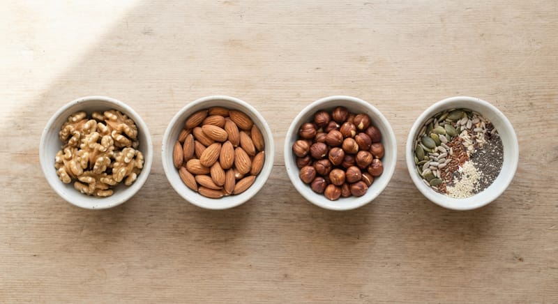confronto tra noci mandorle nocciole e semi frutta secca